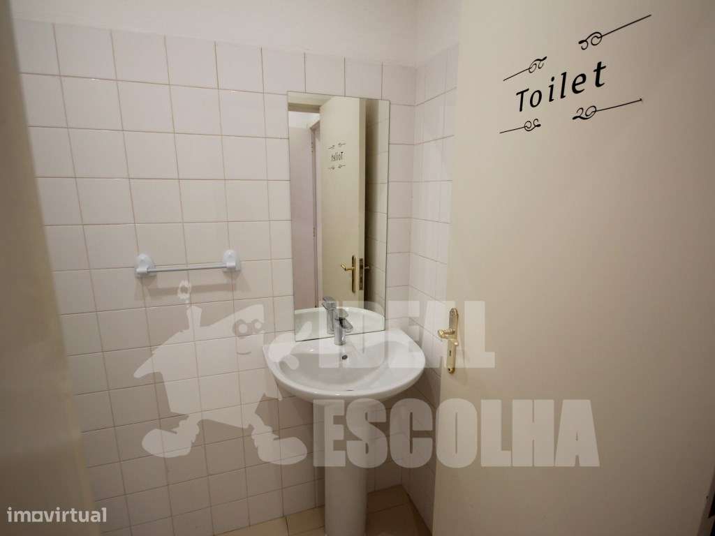 LOJA 140 000€ MONTE DA CAPARICA-7