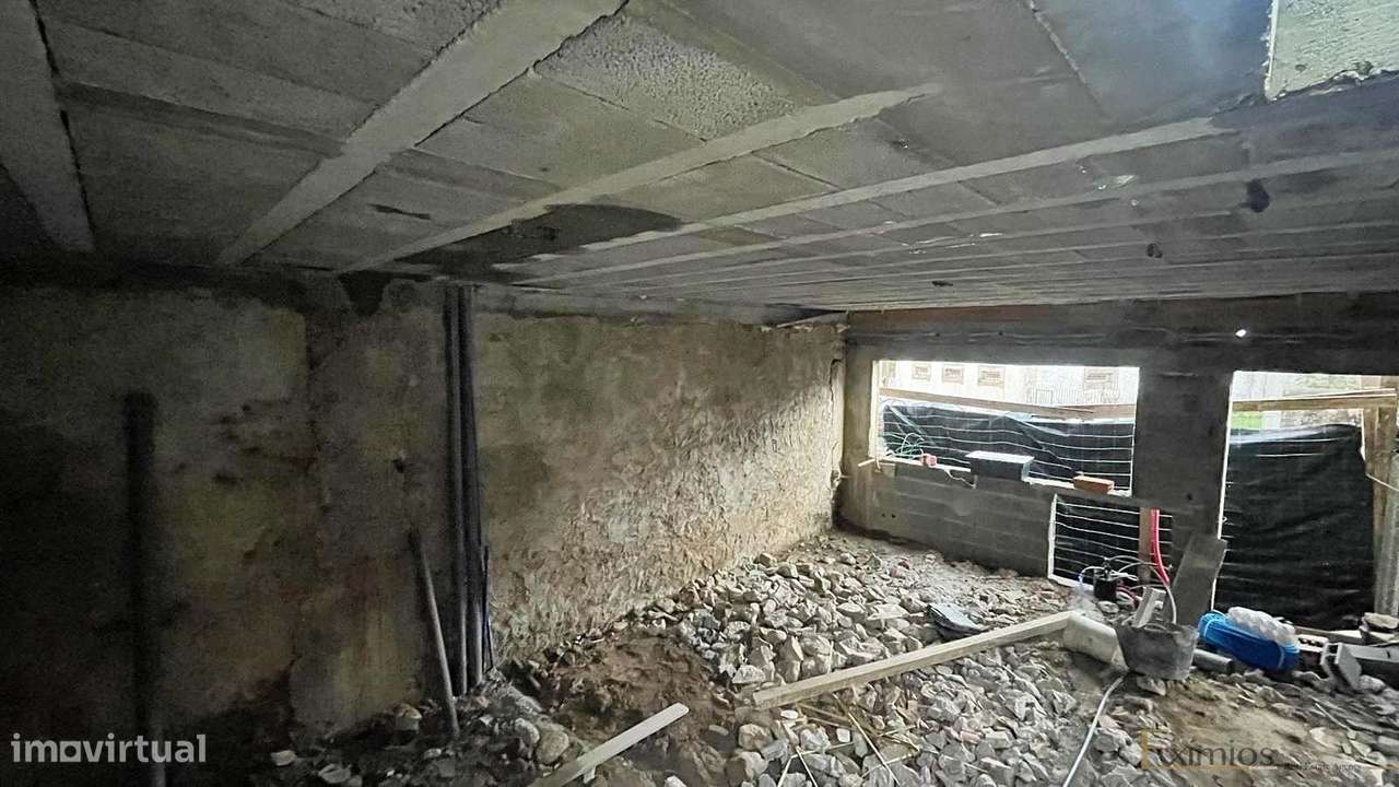 Moradia em banda V4, em fase inicial de construção, em Vairão. - Grande imagem: 4/5