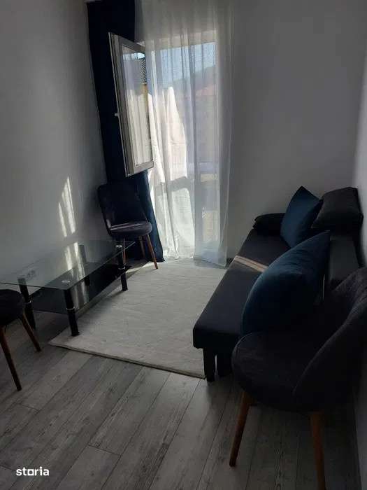 Apartament de 2 camere decomandate, 40 mp, parcare, zona Porii-3