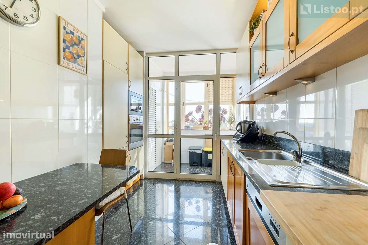 Apartamento T2 Amplo c/ Varanda e Garagem | Canidelo-13