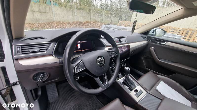 Skoda Superb 2.0 TDI 4x4 L&K DSG - 27