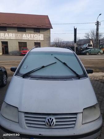 Dezmembram Volkswagen Sharan 1.6 AVY din 2003 - 1