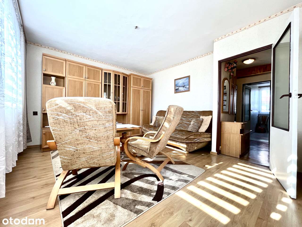 Trzypokojowe, słoneczne mieszkanie w atrakcyjnej lokalizacji.-0