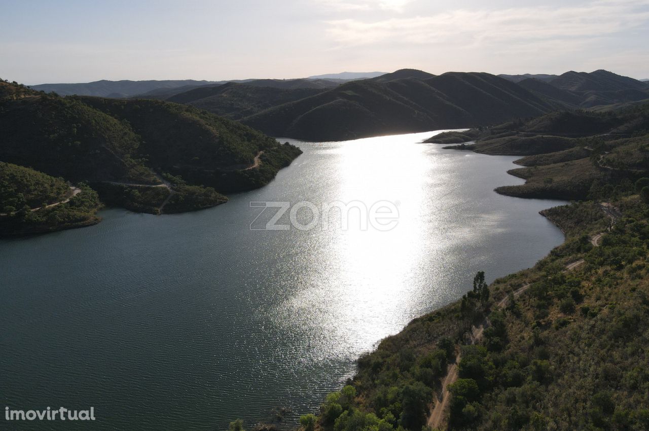 Terreno junto à Barragem do Funcho com 23 hectares