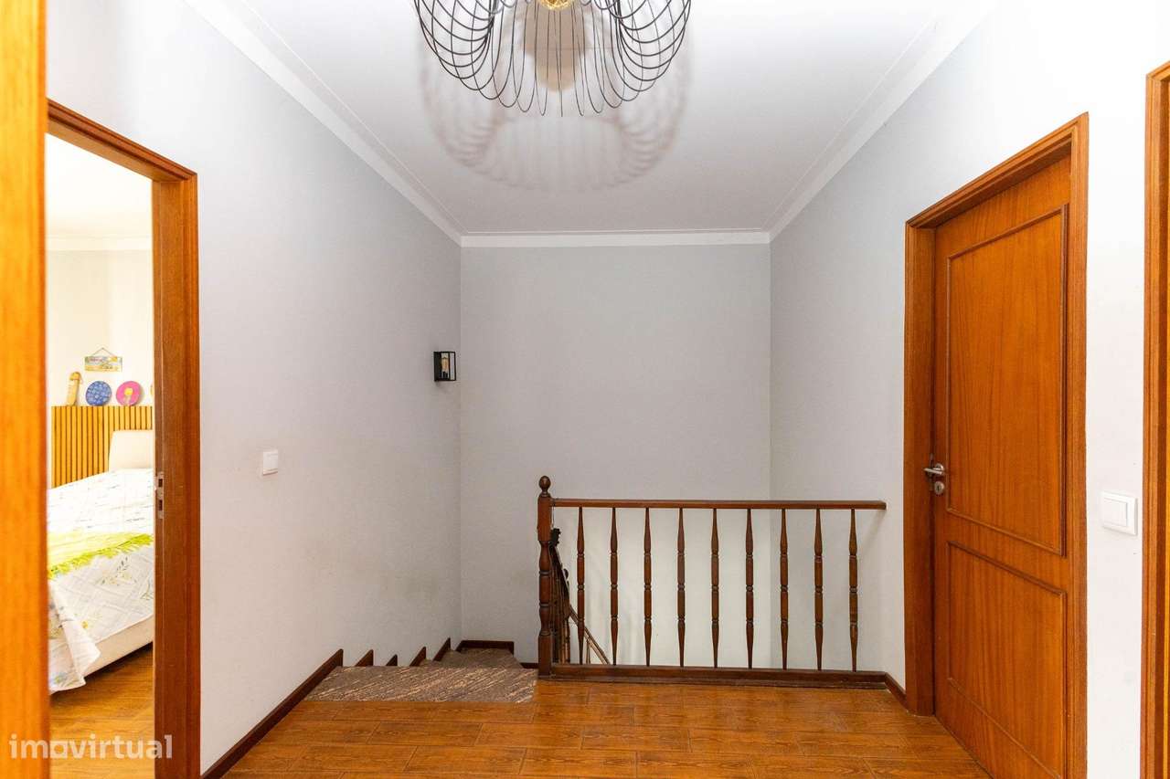 Moradia T3+1 Renovada em Fânzeres (Seixo).Garagem, Jardim e...-14