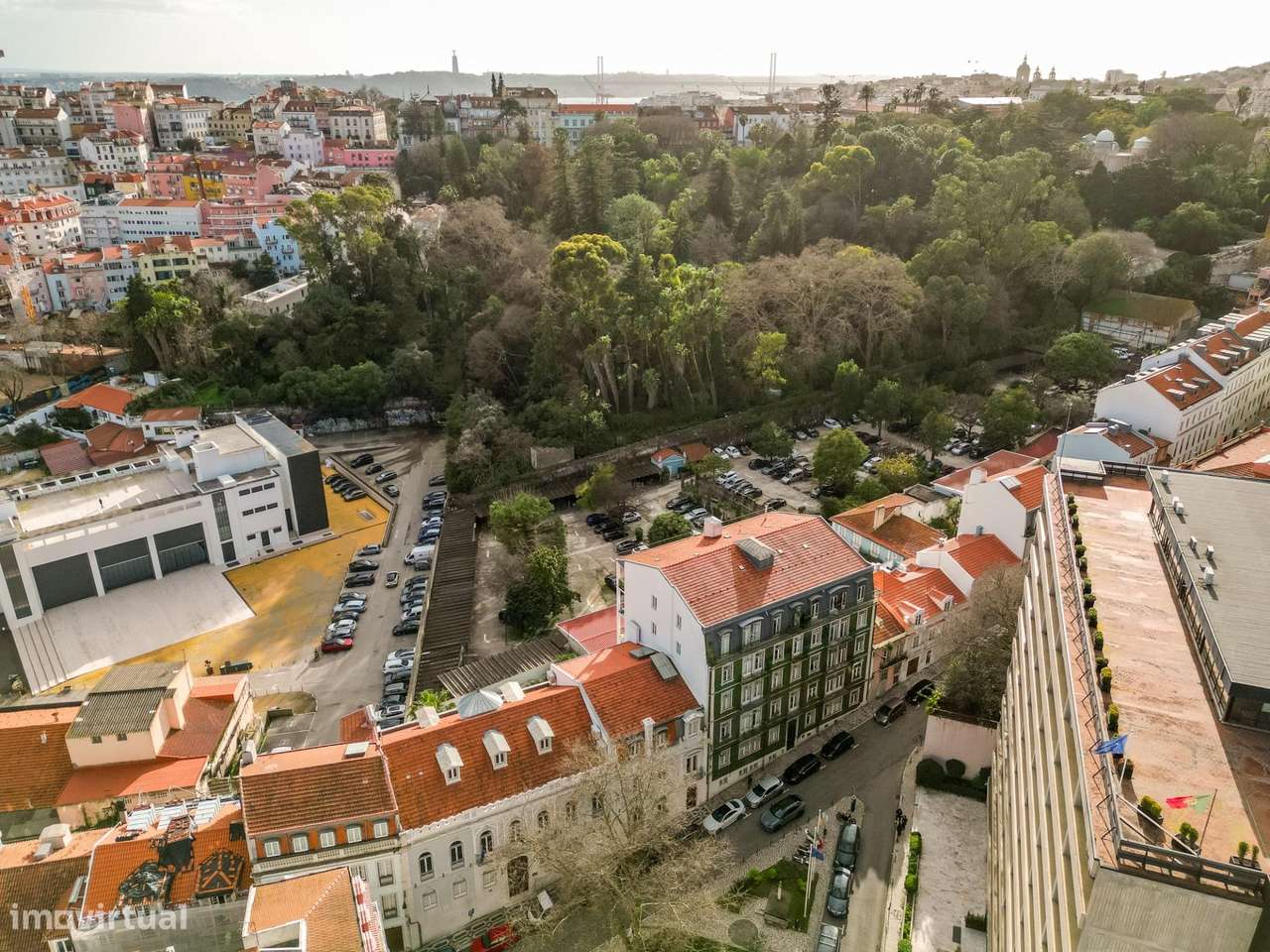 Apartamento T3 renovado junto à Avenida da Liberdade-8