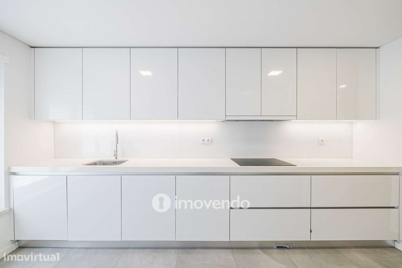 Apartamento T2, com estacionamento e cozinha equipada, na Amadora-9