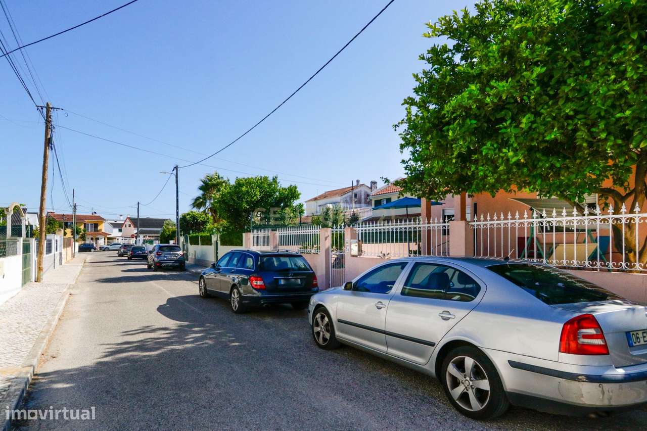 Espetacular Moradia T6 em Charneca de Caparica, Almada-30