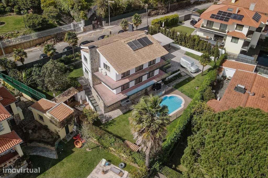 Moradia Elegante em Cascais com Jardim, Piscina e Áreas Amplas, para a - Grande imagem: 3/45