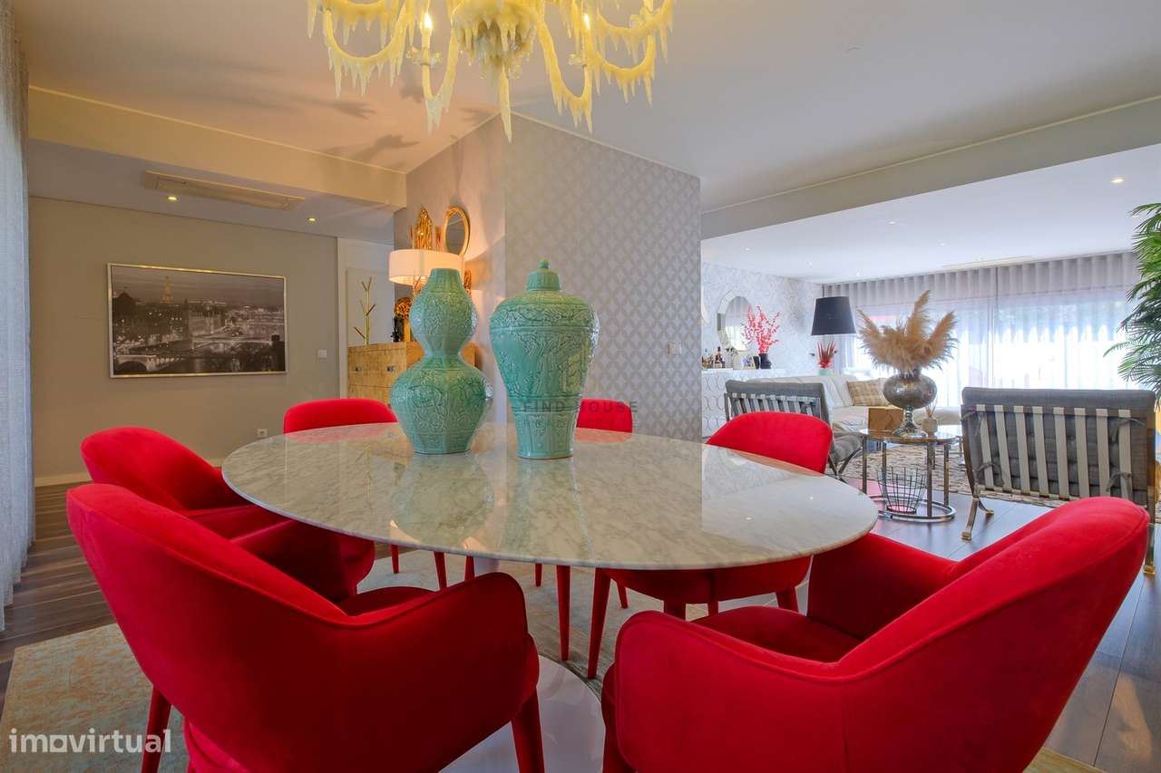 Moradia T4 com garagem box, piscina e jardim em Santo António da Charn - Grande imagem: 5/47