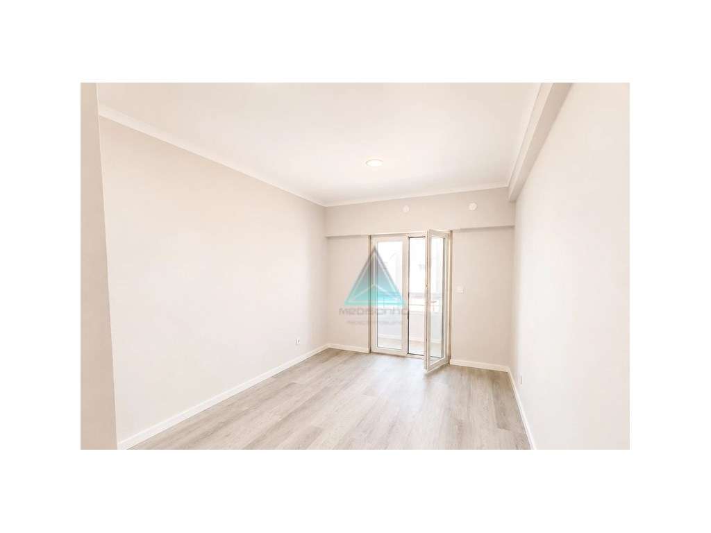 Fantástico Apartamento T4 Totalmente Remodelado | Pronto a Habitar-6