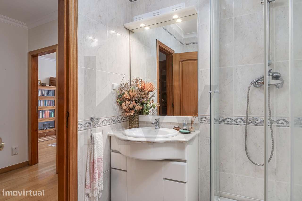 Apartamento T3 com elevador,  estacionamento e arrecadação, Jardins da-13