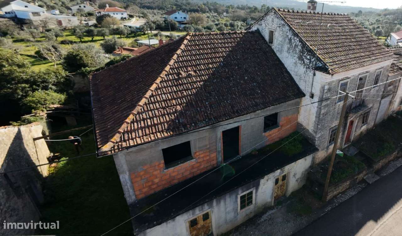 Quinta para restaurar na freguesia de Chãos-40
