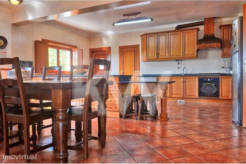 Moradia T6 com 319m2, terreno com 1ha e vinha - Palmela / SETÚBAL - Grande imagem: 4/42