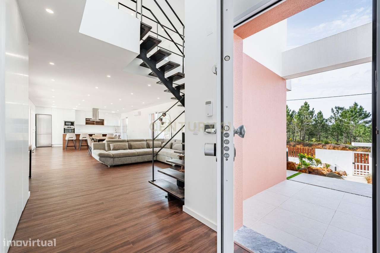 Moradia T4 em Fernão Ferro, Seixal, com Piscina e enorme Jardim-8