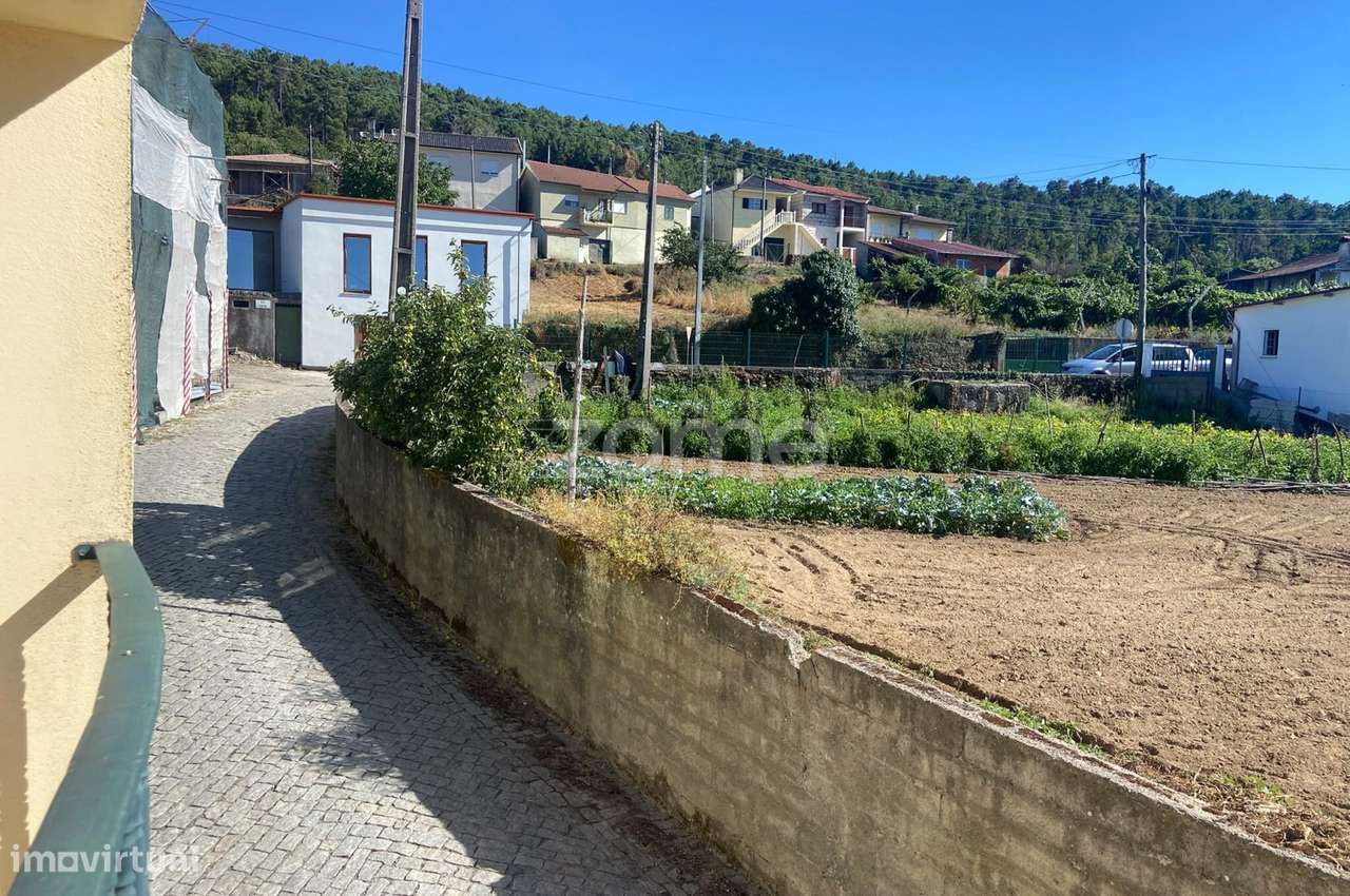 Moradia T1+2 com garagem e dois terrenos em Jorjais-14