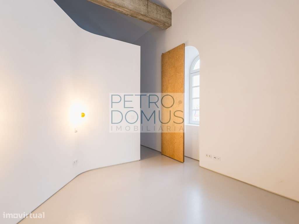 Apartamento T1+1 Único no Centro Histórico de Leiria-15