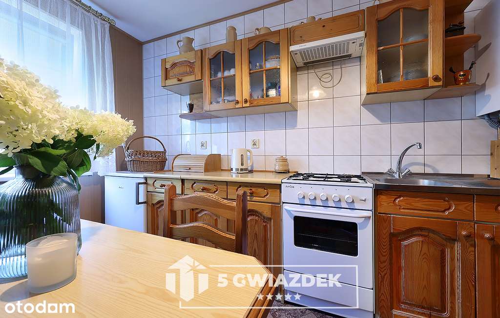 2 pokoje • II piętro • duży balkon • parking-9