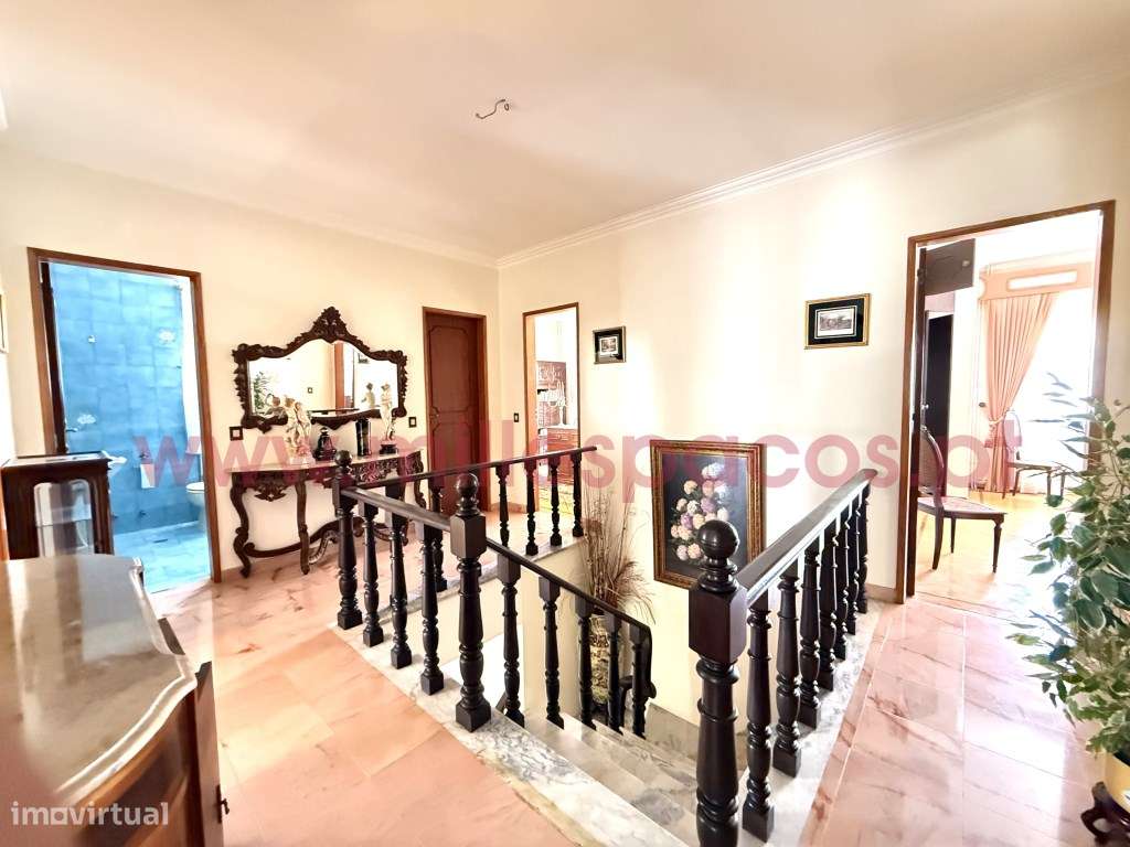 Moradia V6 com Garagem Centro da Cidade-19