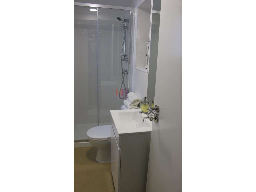 Vende-se Prédio com 8 estúdios mobilados e equipados.-13