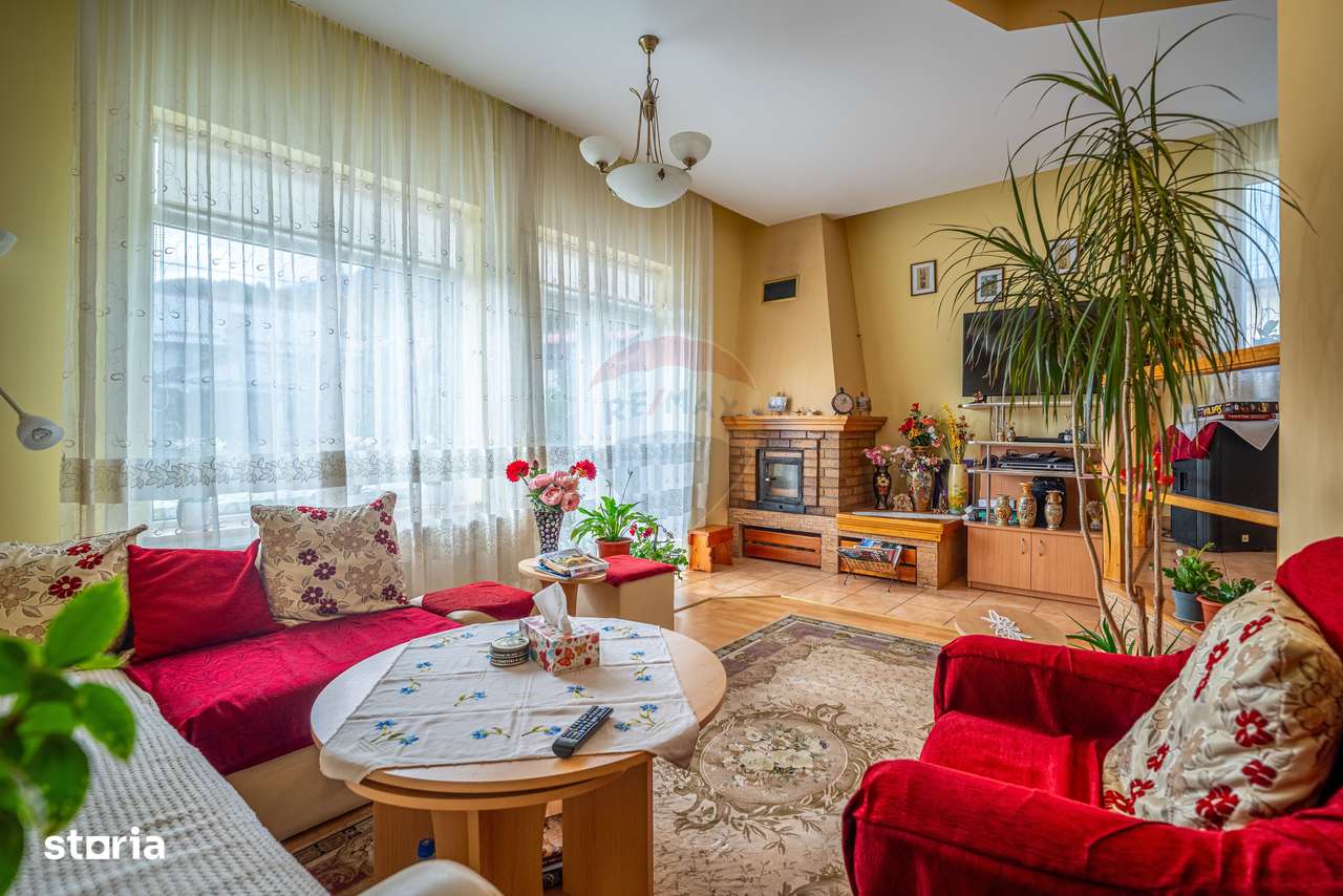 Casă spațioasă în Bușteni, cu vedere superbă către Munții Bucegi - Imagine principală: 4/20