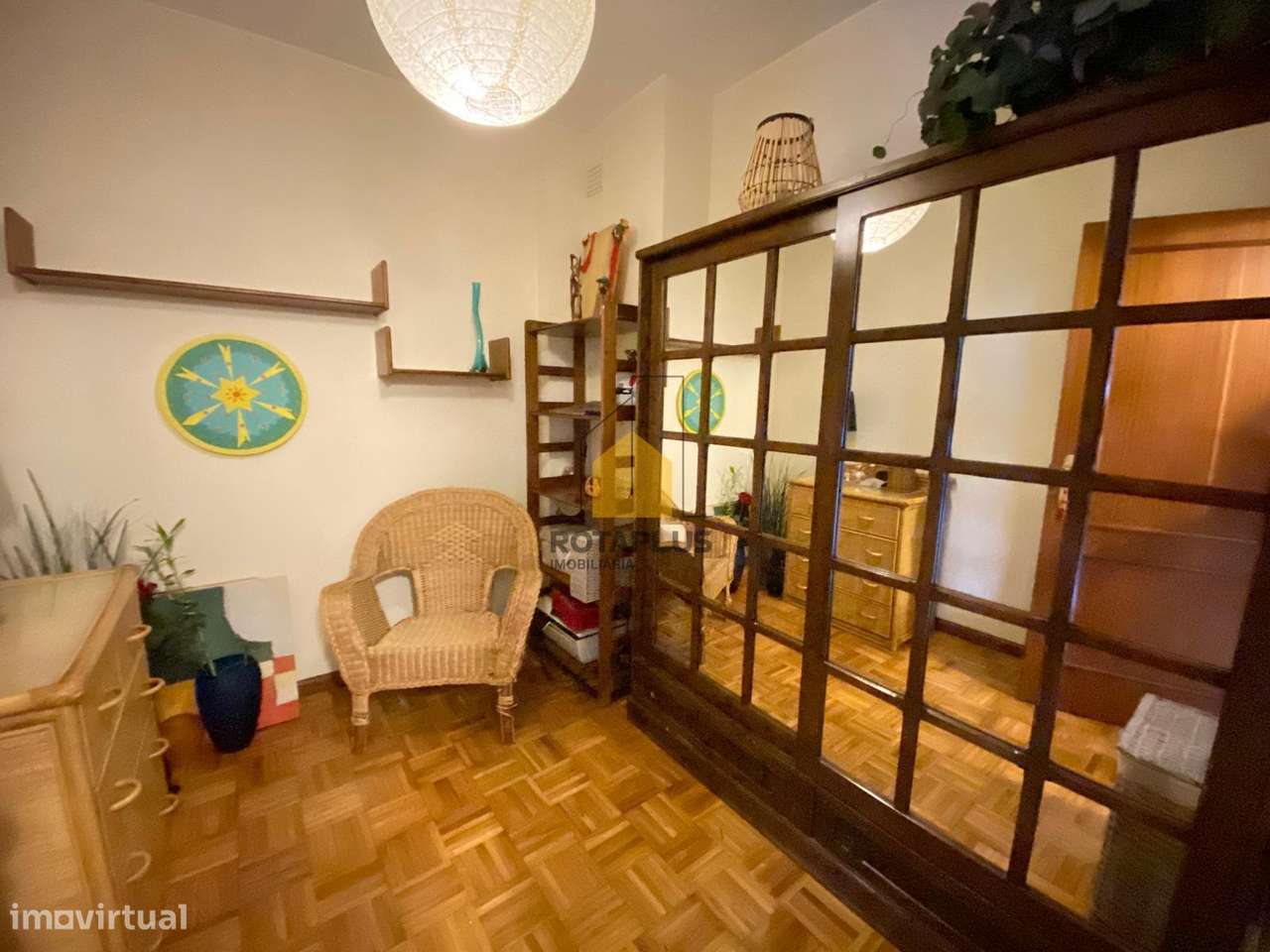Apartamento T1+1 com Excelente Varanda e Garagem-12
