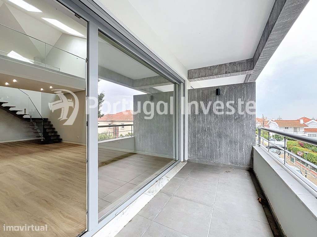 Sublime Duplex T4 com Mezanino no centro de Carcavelos-9