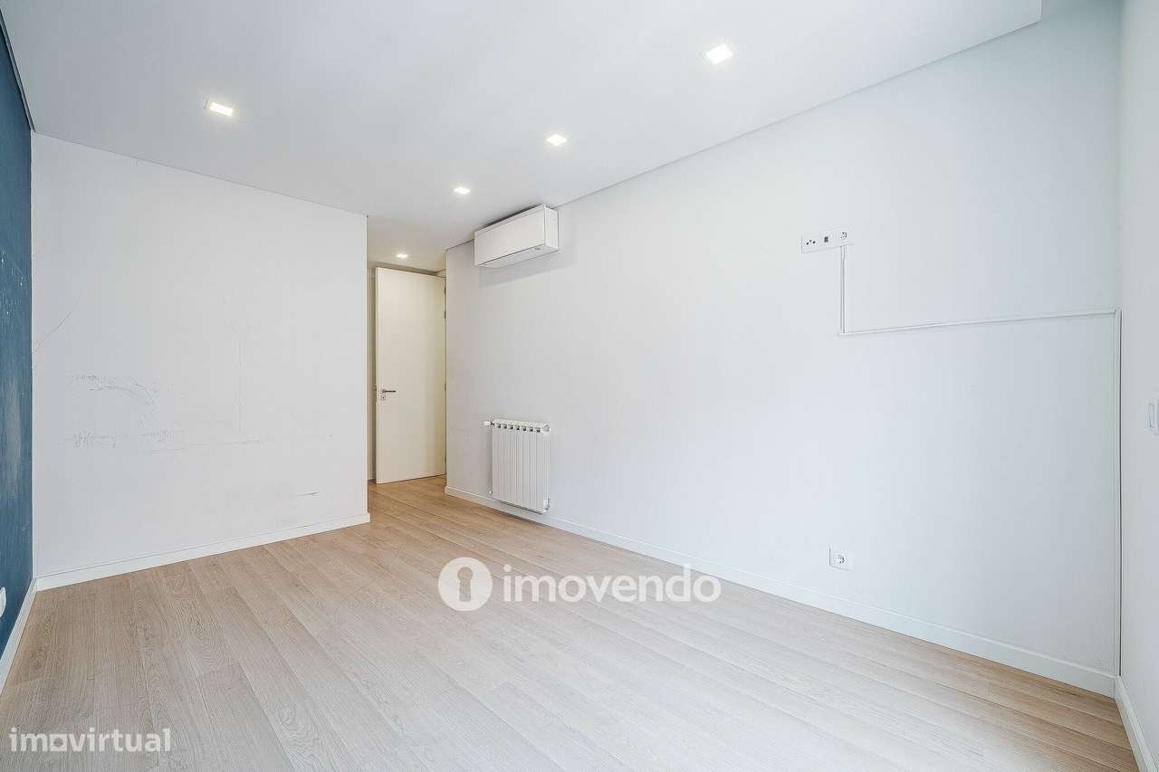 Apartamento T2, com estacionamento e cozinha equipada, na Amadora-23