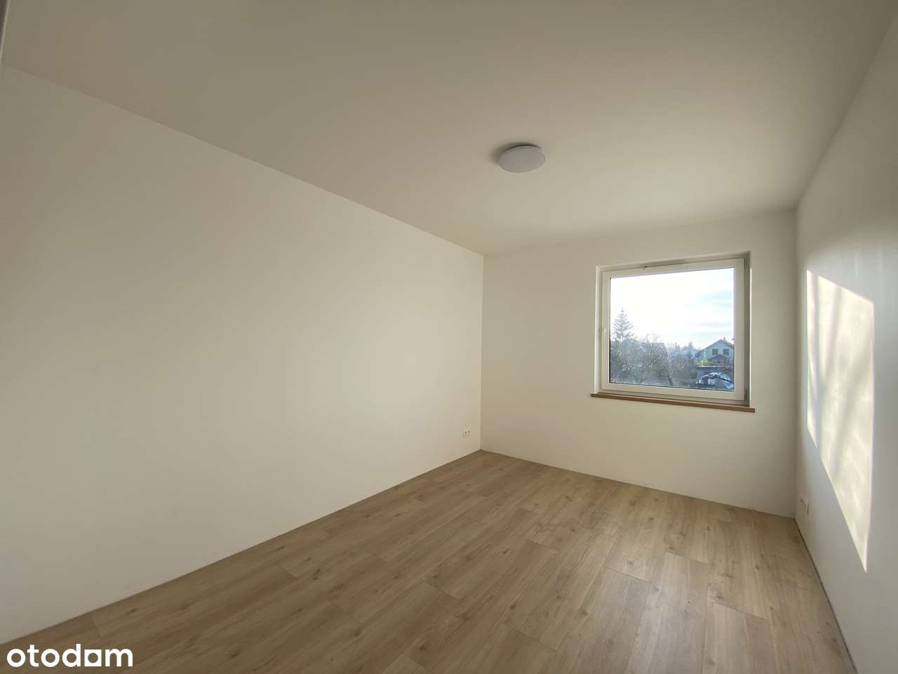 Przestronny dom dla rodziny w Złotnikach, 4 sypialnie, wysoki standard-13