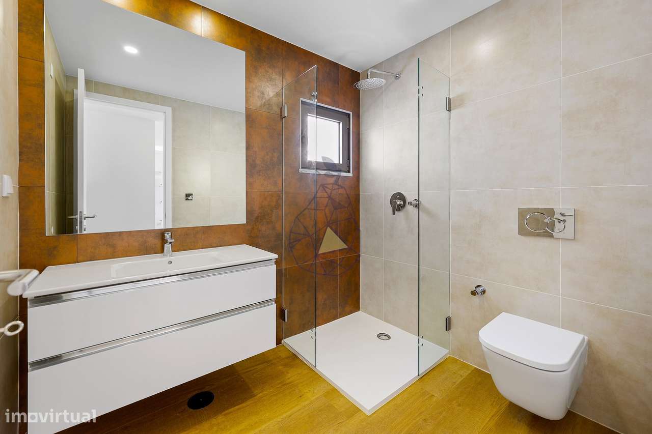 Apartamento com dois quartos , dois lugares de estacionamento e Piscin-19