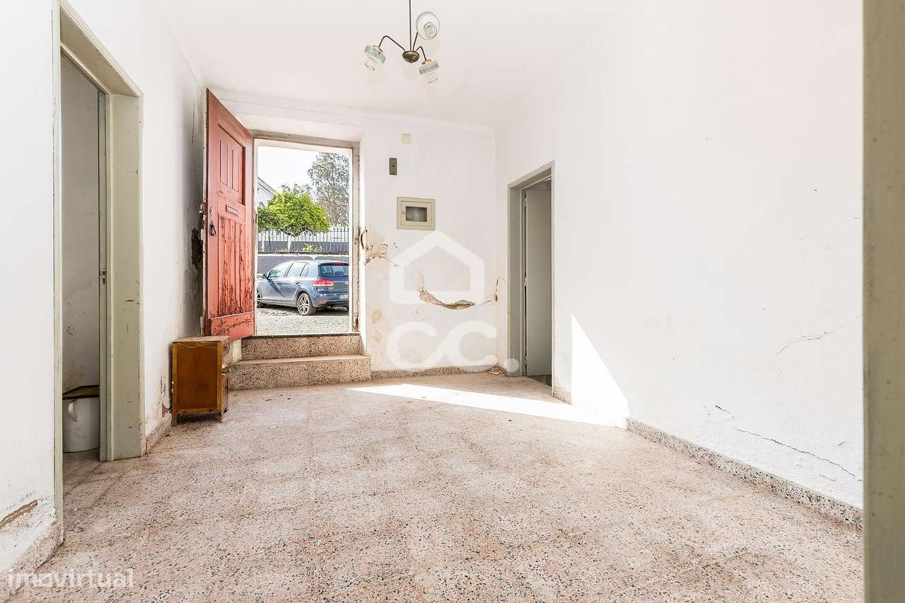 Moradia térrea c/ 311 m² de construção em lote de 1124 m² | Vila de Fr-7