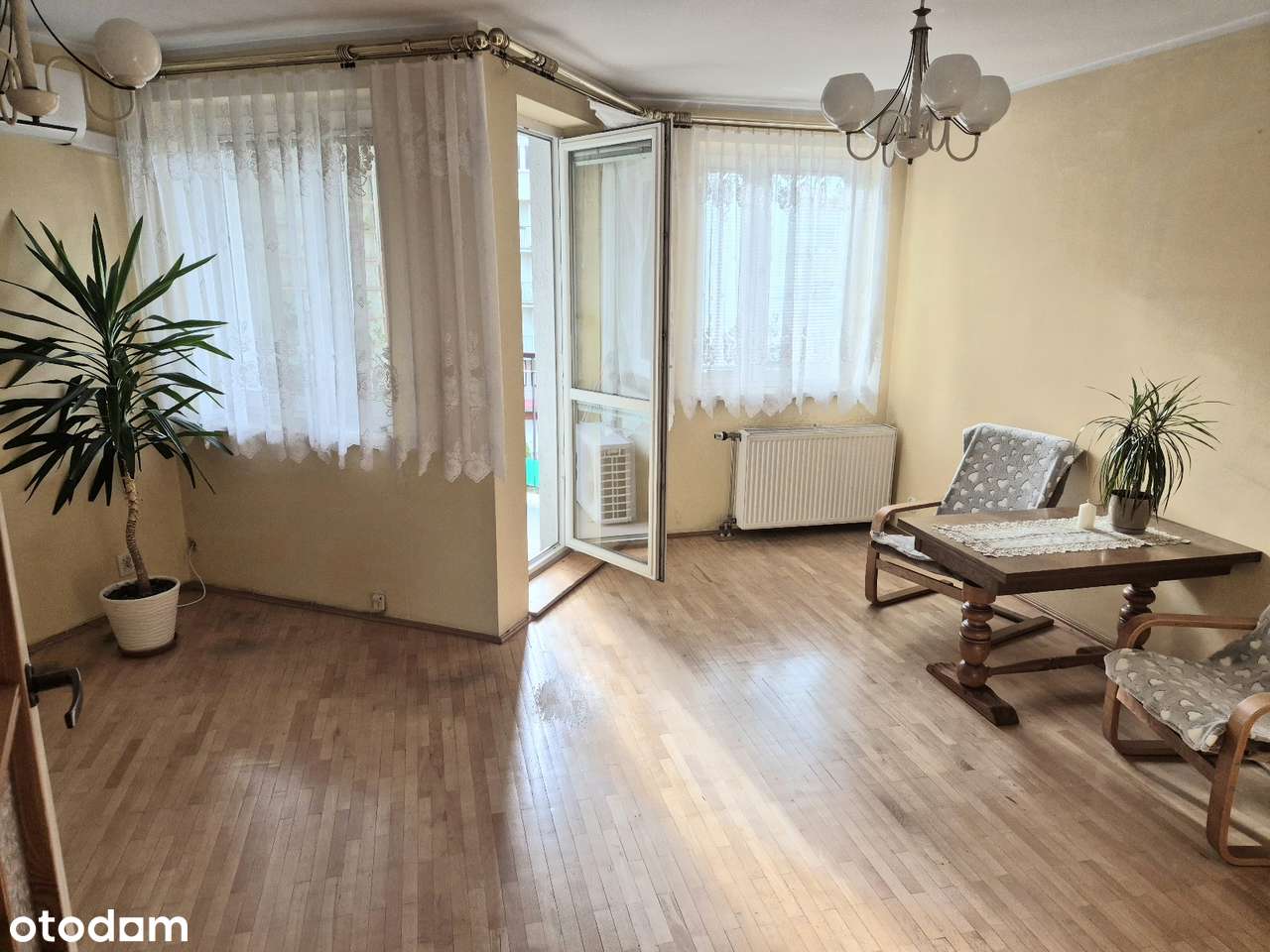 Blisko terenów zielonych z trzema balkonami