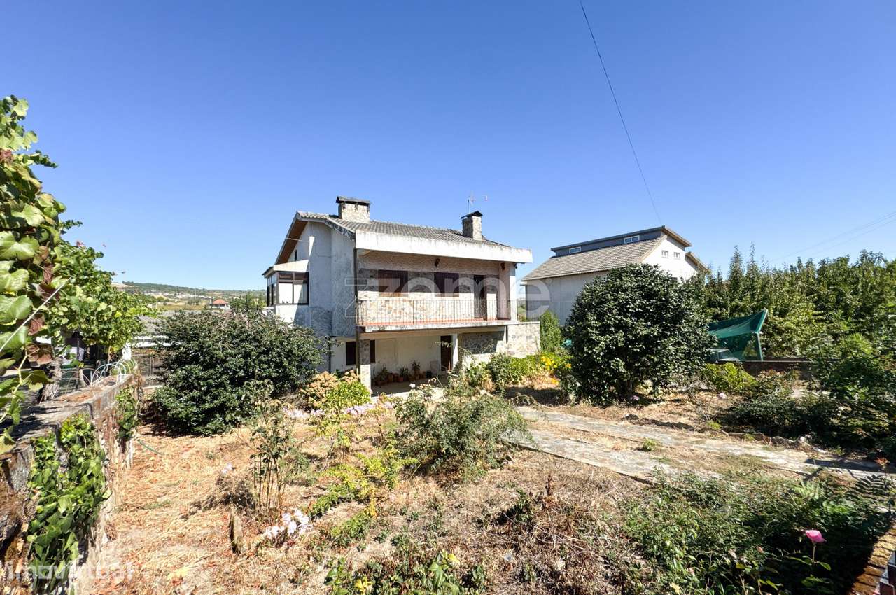 Moradia T6 em Alijó-20