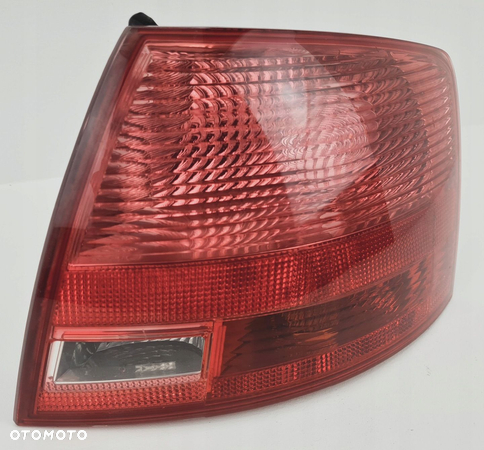 AUDI A4 B7 LAMPA TYLNA TYŁ PRAWA W BŁOTNIK KOMBI DEPO - 3