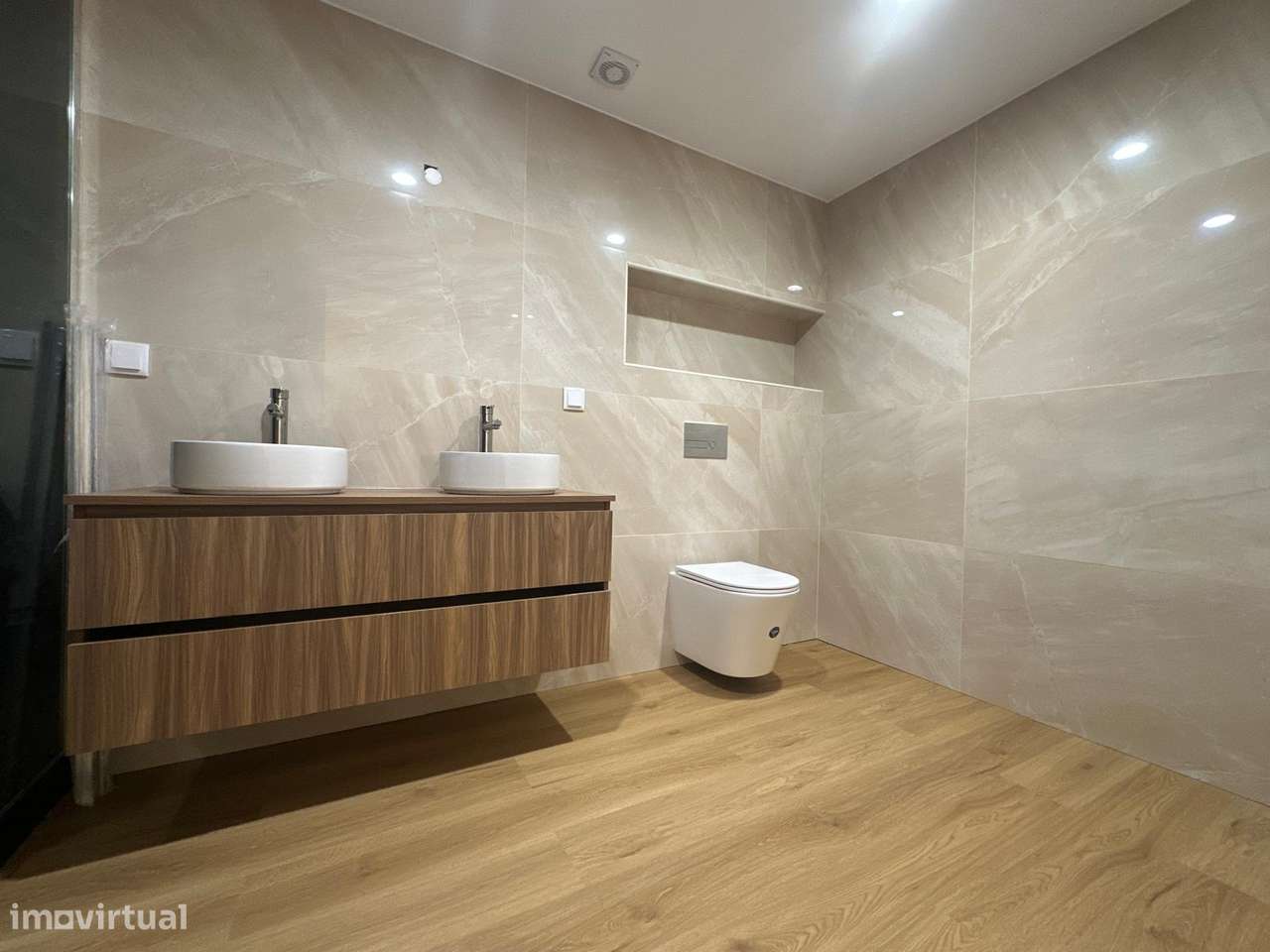 Apartamento T2 totalmente renovado, vista mar-23