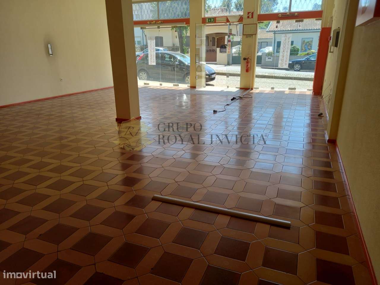 Espaço Comercial com rentabilidade  à Venda junto ás piscinas de Alfen - Grande imagem: 4/20