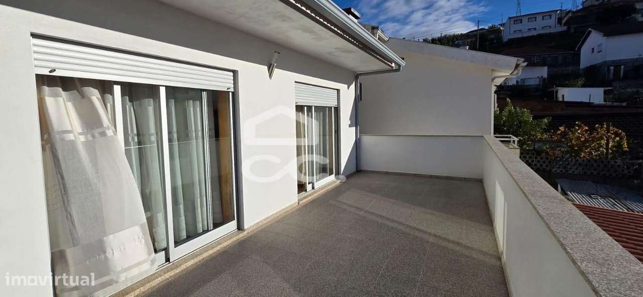 Moradia em Banda Restaurada T2+1 em Selho São Cristovão - Guimarães-12