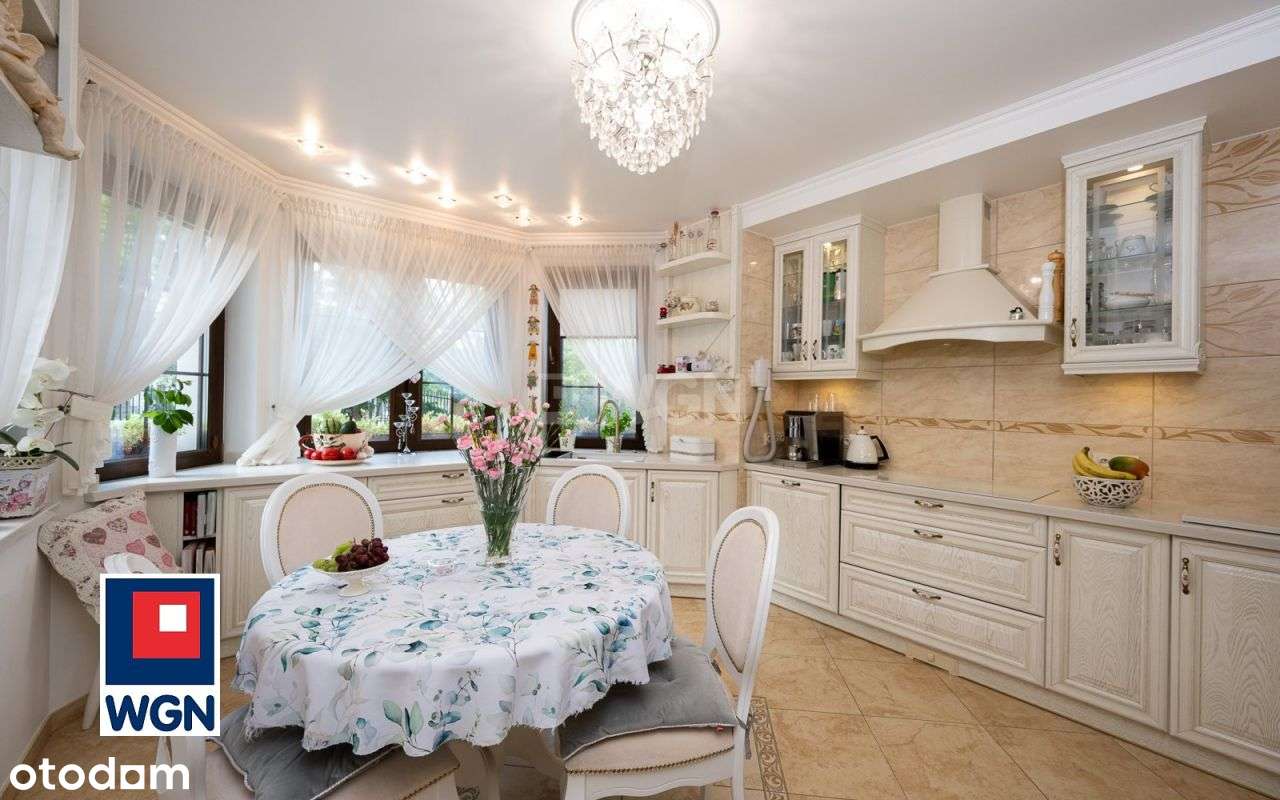 Luksus i funkcjonalność w otoczeniu natury – dom z basenem.-14