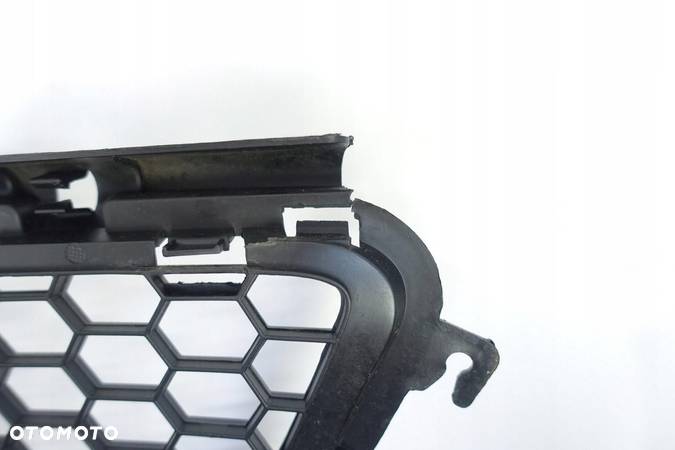 ATRAPA GRILL ZDERZAKA DACIA SANDERO 2008- - 10