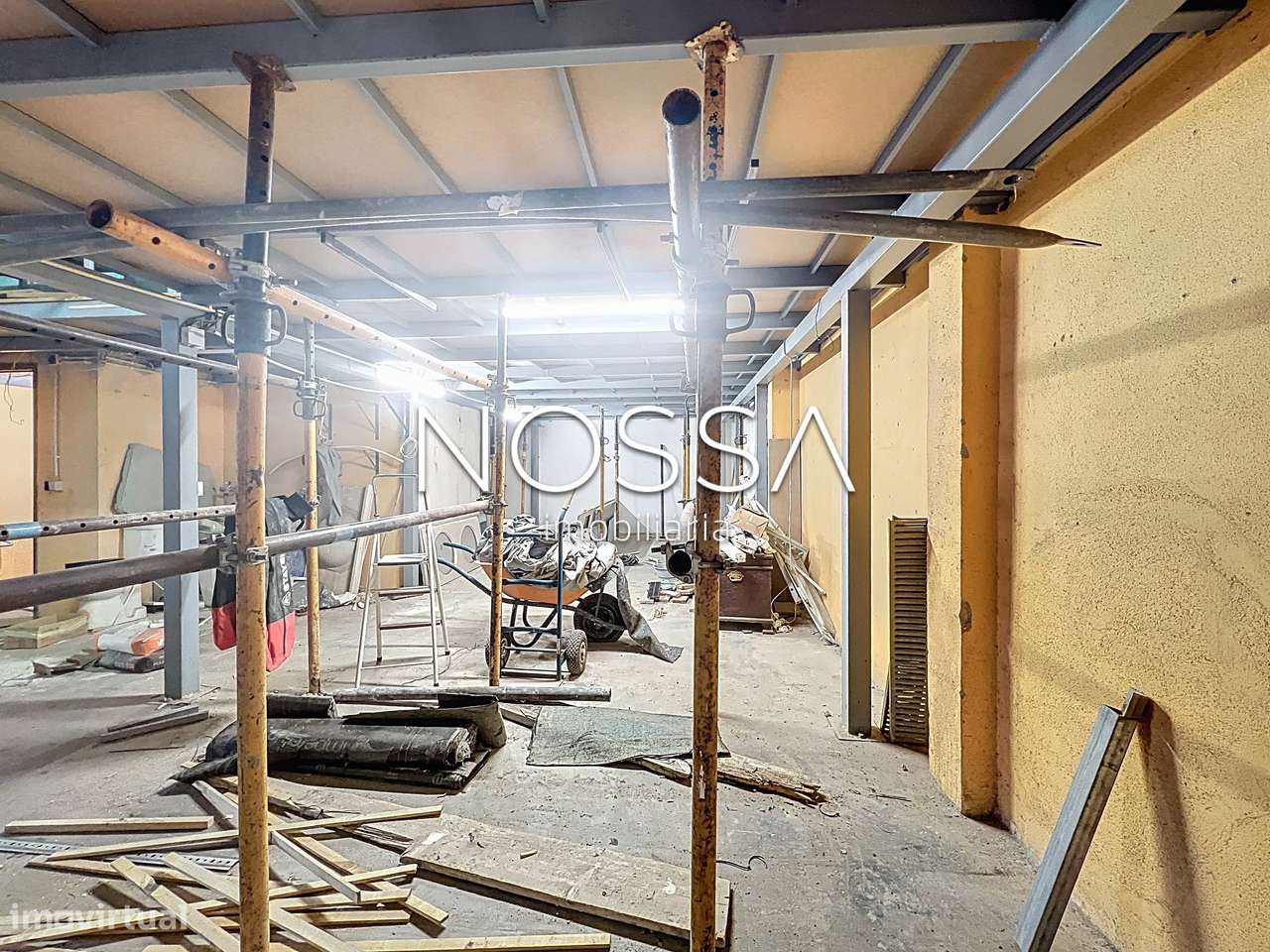 Garagem com 82 m² e  Duas Mezanines | Serra das Minas - Grande imagem: 4/27