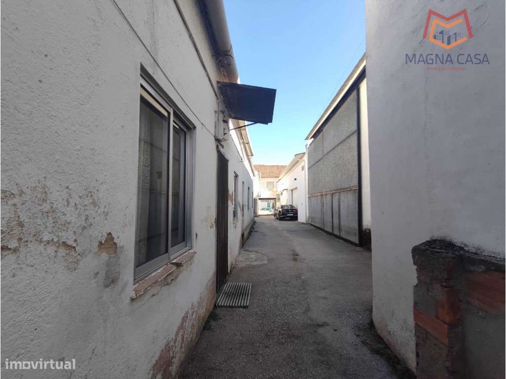 Moradia em Propriedade Total com 3 apartamentos T3, + 1 apartamento...-5