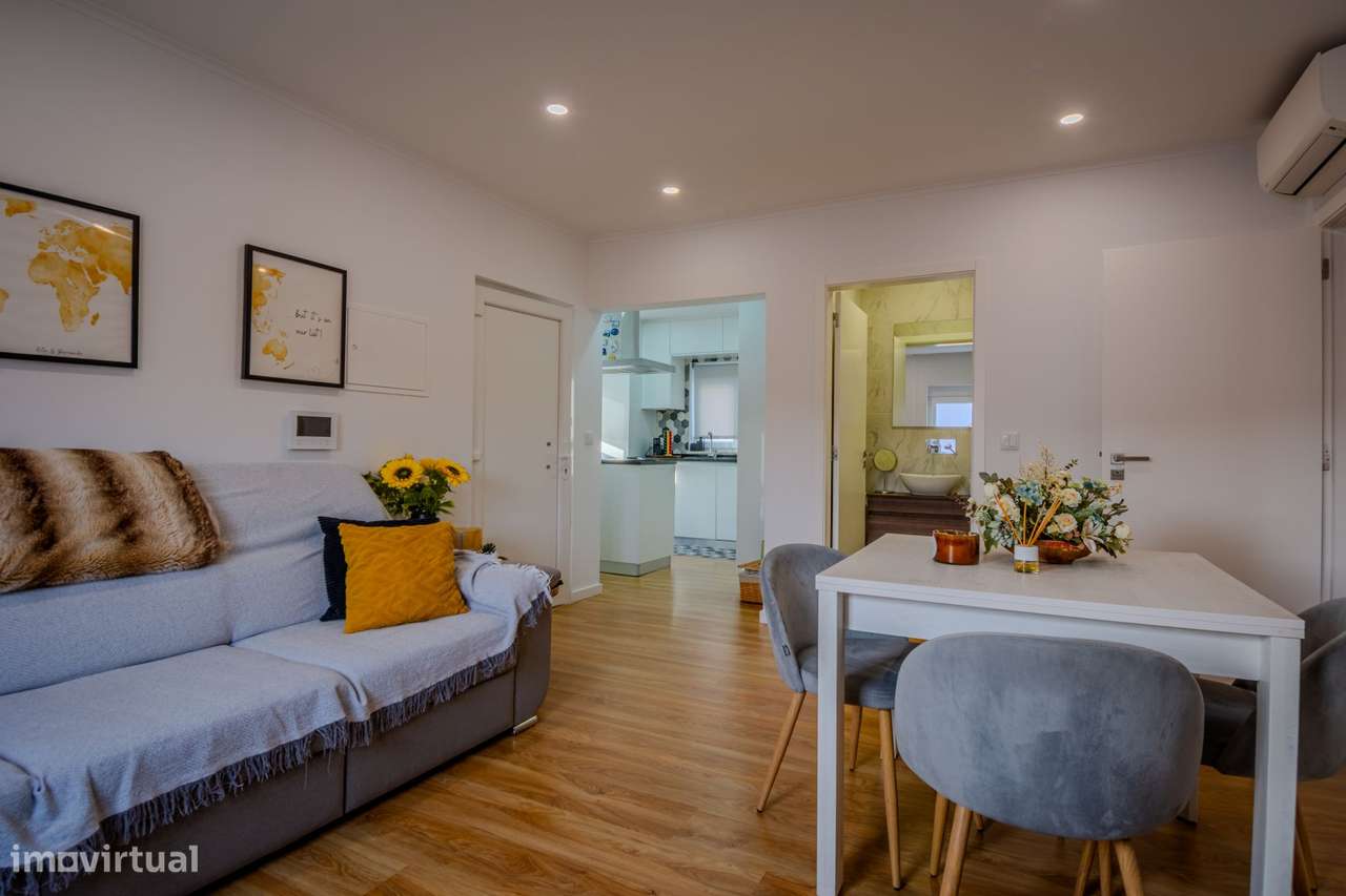 APARTAMENTO T2 remodelado impecável com terraço!-16