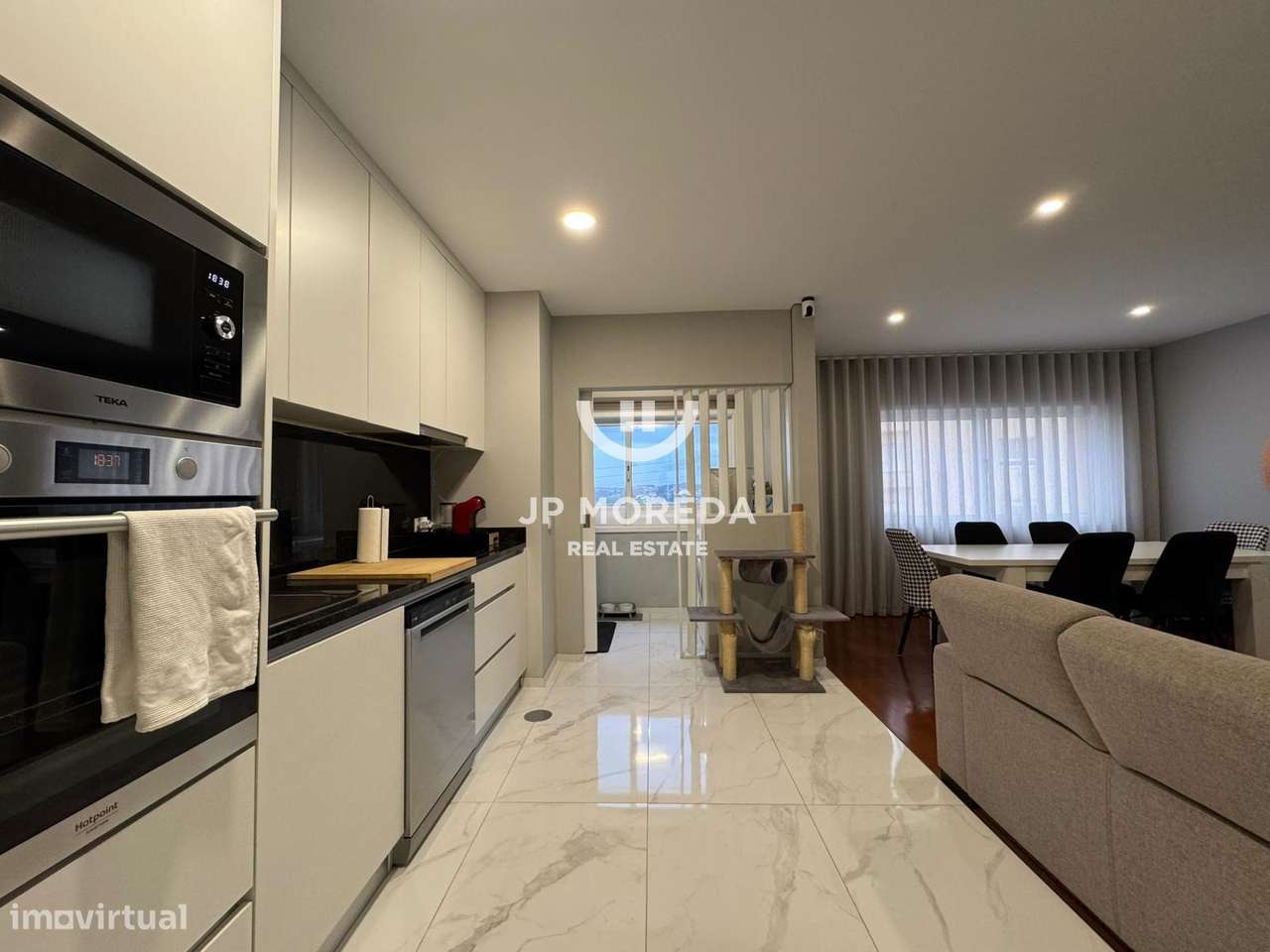 T2 com varanda, garagem e elevador no centro de Santo Tirso-1