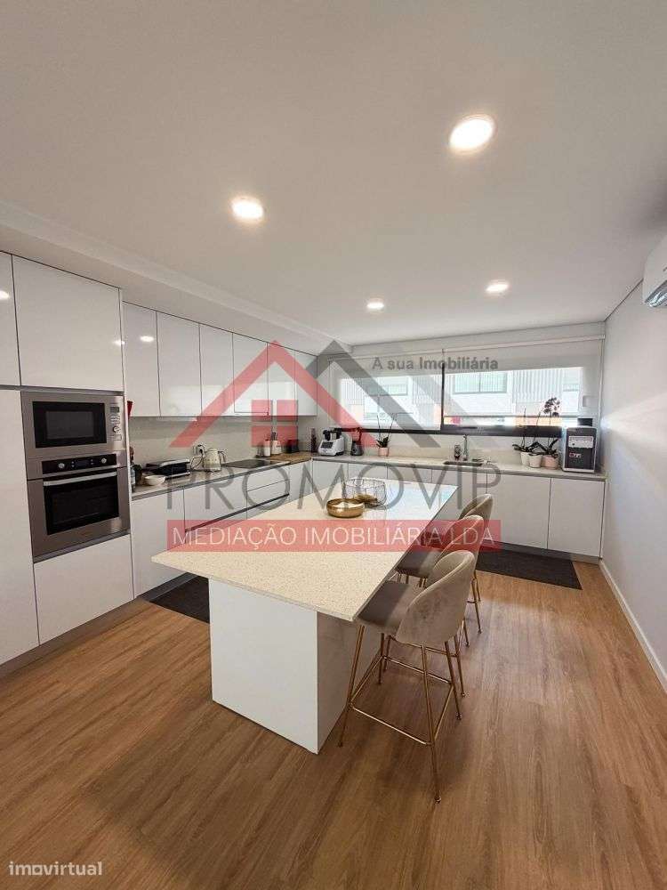 Moradia em Banda T3 Seminova Santo Tirso-12