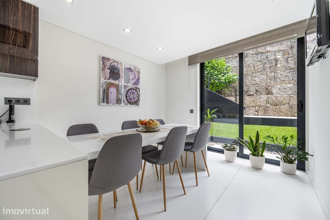 Moradia T4 com Rooftop Panorâmico e Piscina Privativa em GUIMARÃES-15