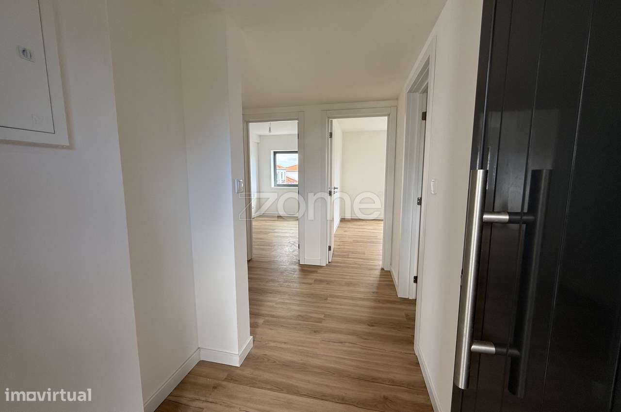 Apartamento T2 renovado no Paim.-3