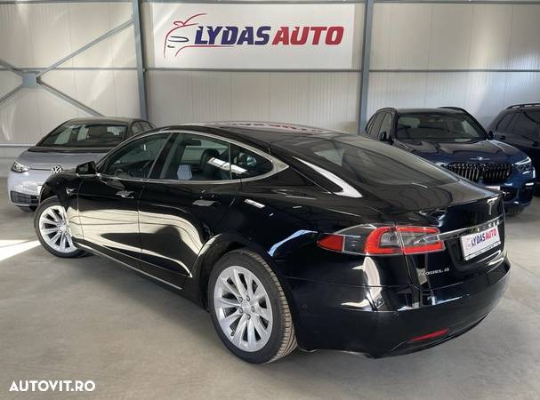 Tesla Model S - 3