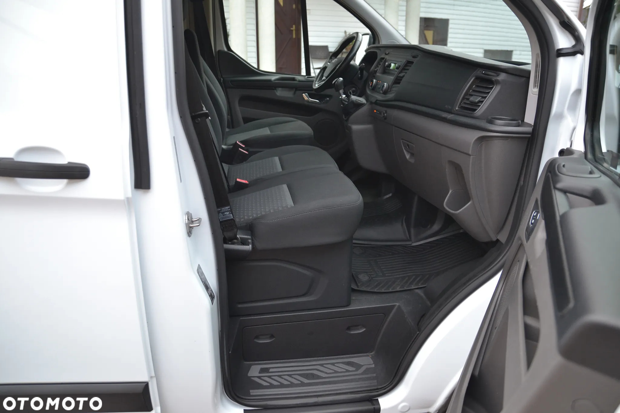 Ford TRANSIT CUSTOM - 16