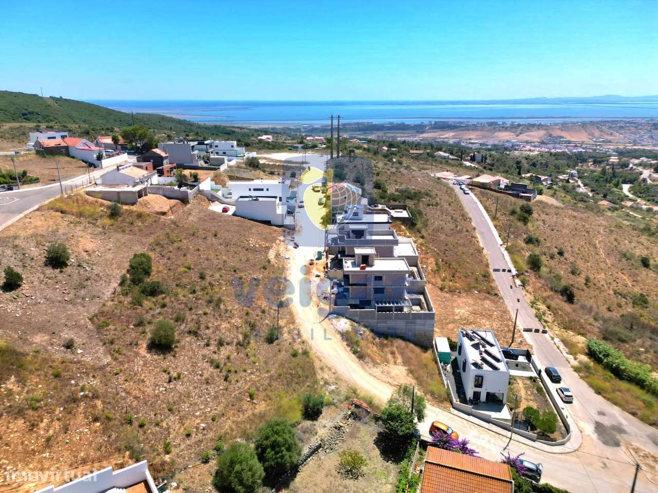 Terreno Urbano em Vialonga com Vista e Acessibilidade-12