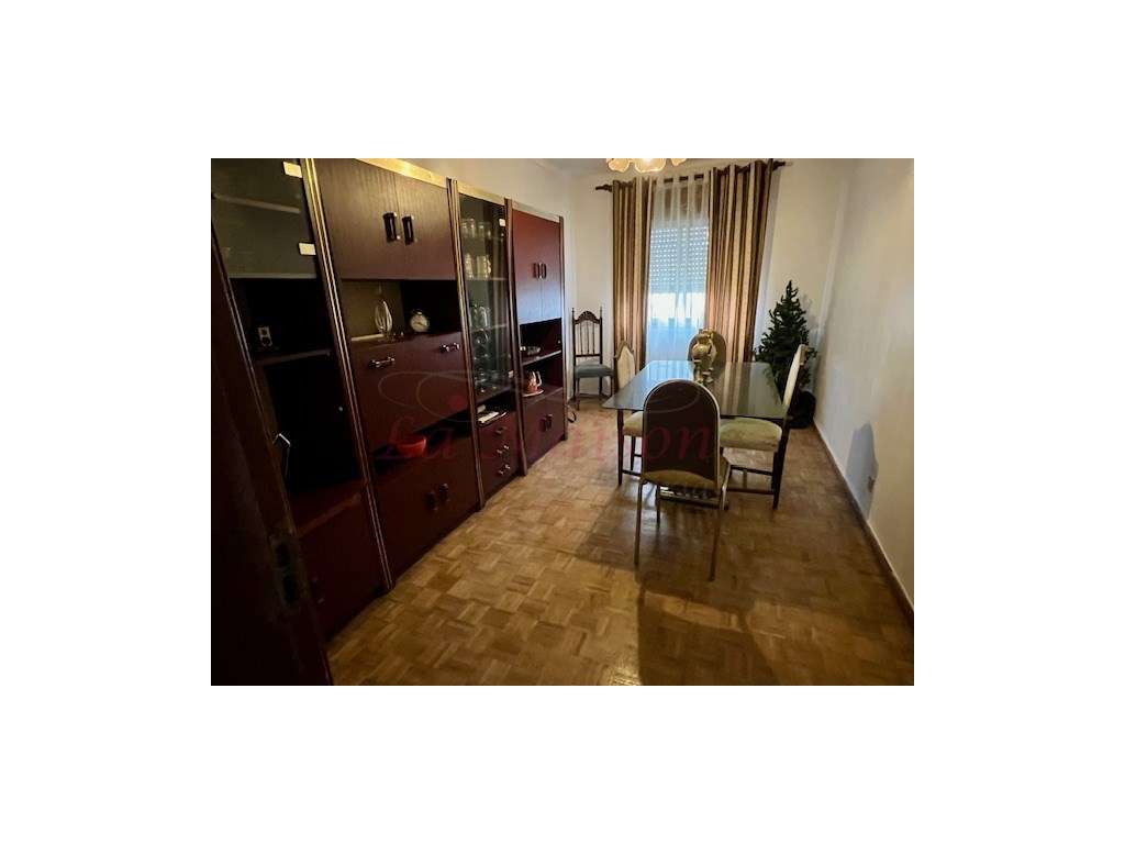 Moradia V5 Duplex em Famões-31